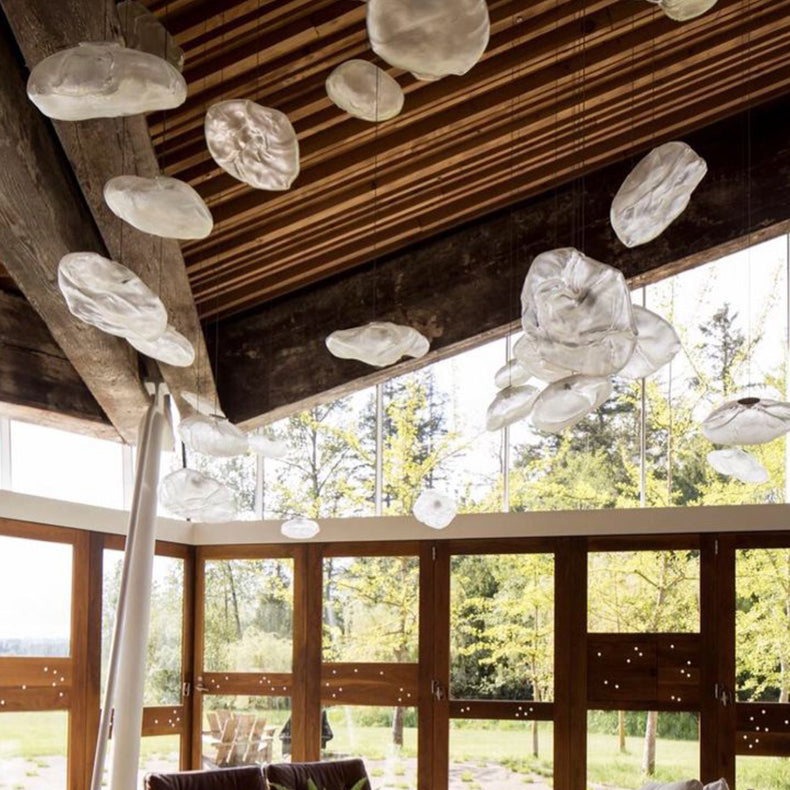 Minimalist Blown Glass Pendant Light – Modern & Elegant LED Design