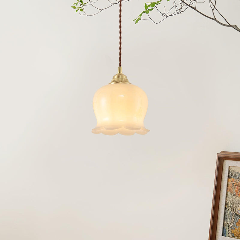Talblume Pendant Light – Brass & Resin Floral-Inspired Design