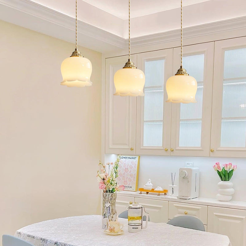 Talblume Pendant Light – Brass & Resin Floral-Inspired Design