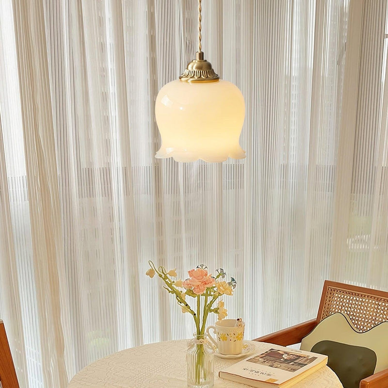 Talblume Pendant Light – Brass & Resin Floral-Inspired Design