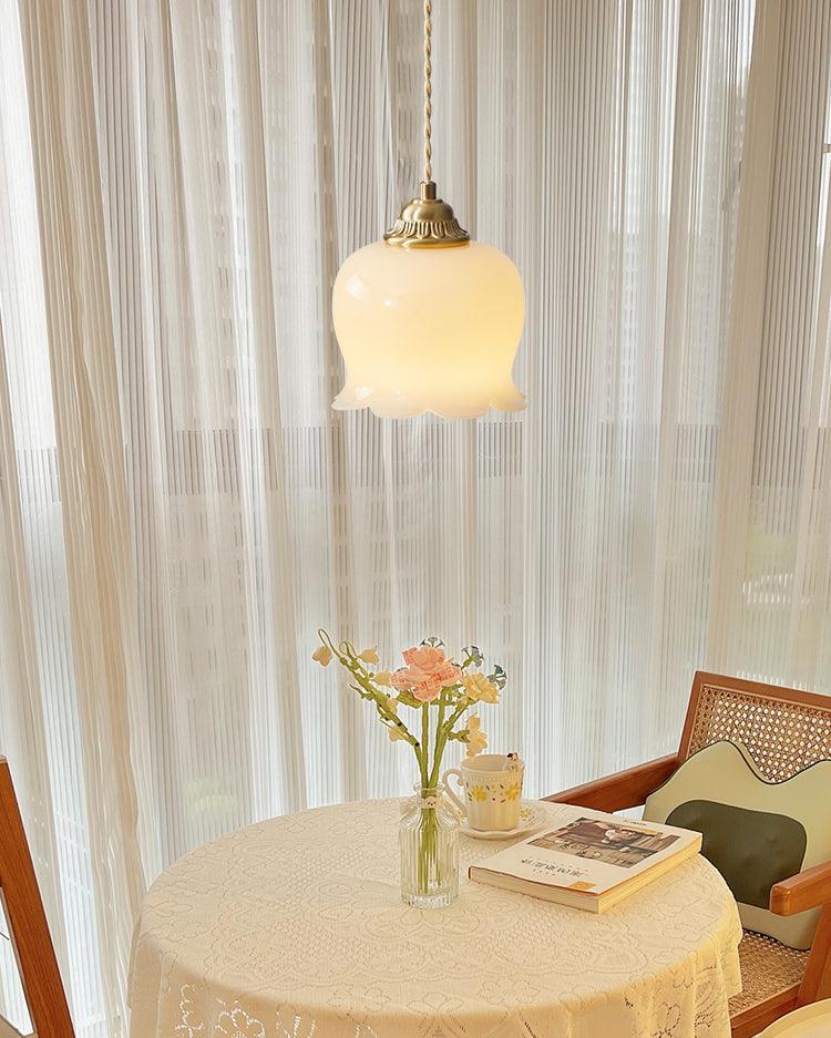 Talblume Pendant Light – Brass & Resin Floral-Inspired Design