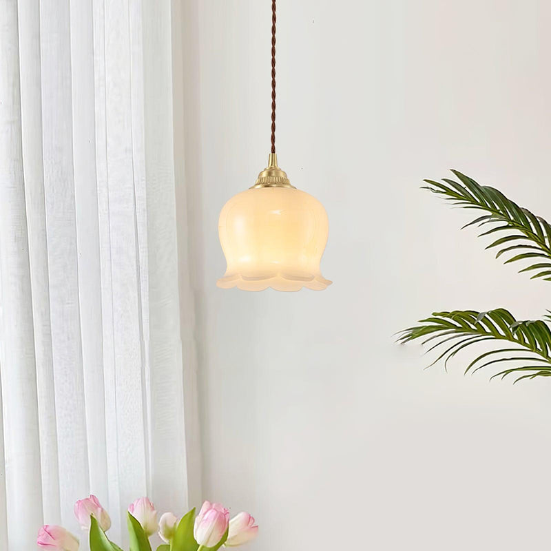 Talblume Pendant Light – Brass & Resin Floral-Inspired Design