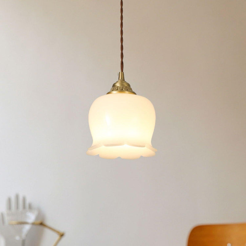 Talblume Pendant Light – Brass & Resin Floral-Inspired Design