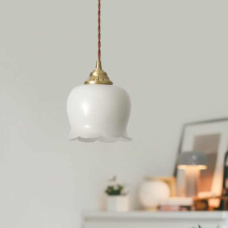 Talblume Pendant Light – Brass & Resin Floral-Inspired Design