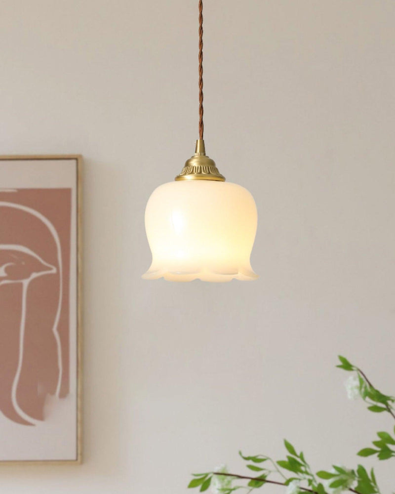 Talblume Pendant Light – Brass & Resin Floral-Inspired Design