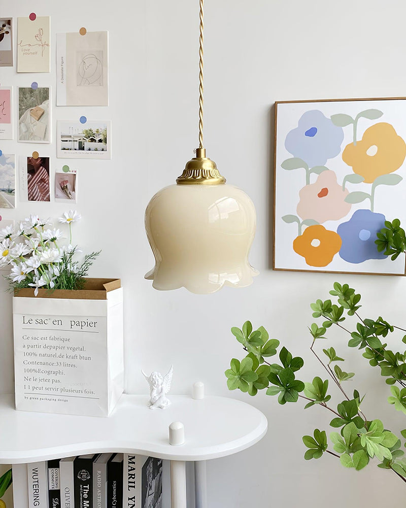 Talblume Pendant Light – Brass & Resin Floral-Inspired Design
