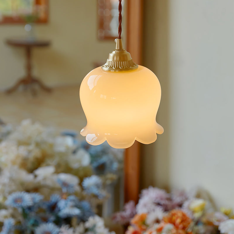 Talblume Pendant Light – Brass & Resin Floral-Inspired Design