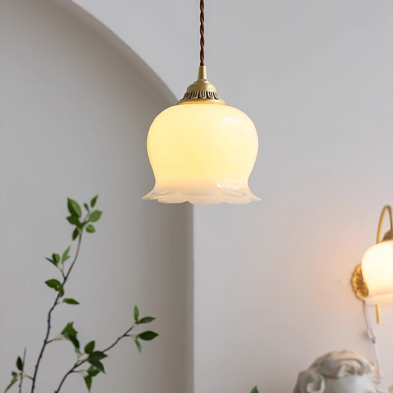 Talblume Pendant Light – Brass & Resin Floral-Inspired Design