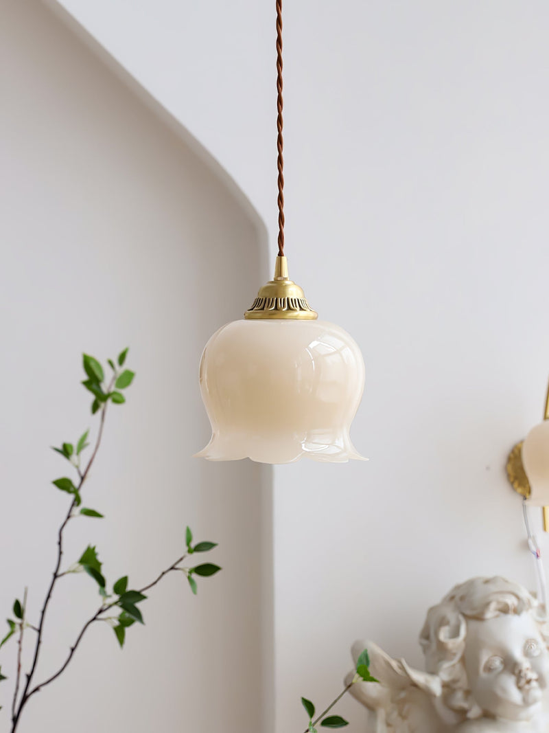 Talblume Pendant Light – Brass & Resin Floral-Inspired Design