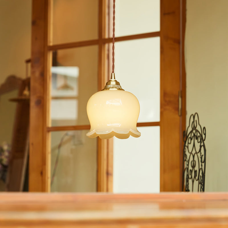 Talblume Pendant Light – Brass & Resin Floral-Inspired Design