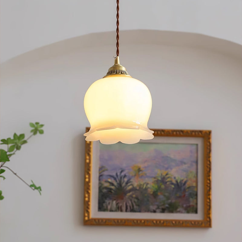 Talblume Pendant Light – Brass & Resin Floral-Inspired Design