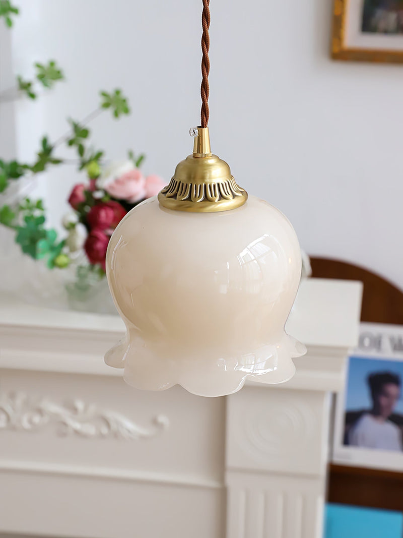 Talblume Pendant Light – Brass & Resin Floral-Inspired Design