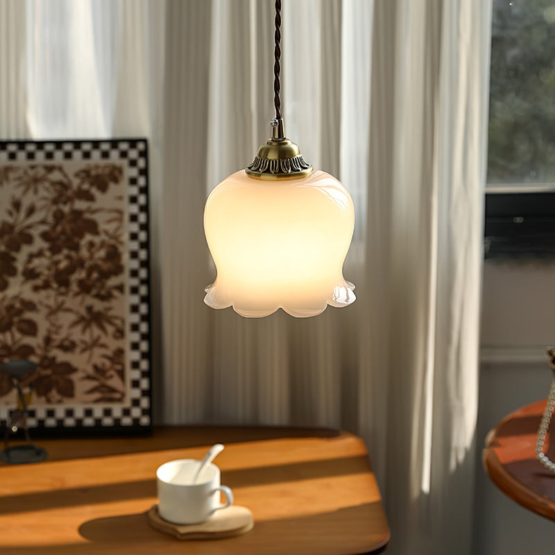 Talblume Pendant Light – Brass & Resin Floral-Inspired Design
