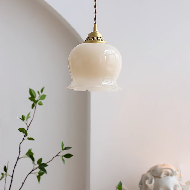 Talblume Pendant Light – Brass & Resin Floral-Inspired Design