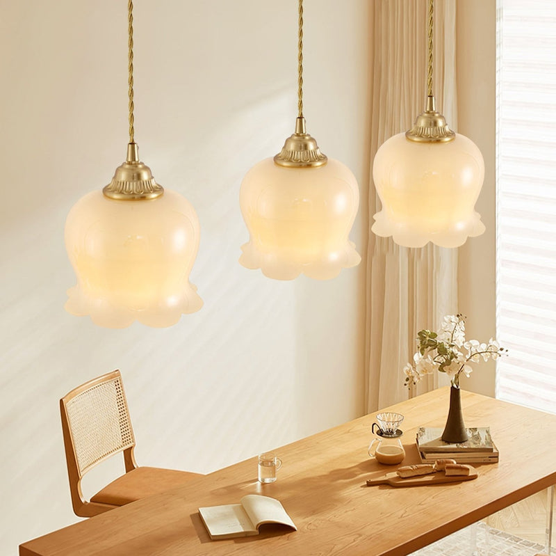 Talblume Pendant Light – Brass & Resin Floral-Inspired Design
