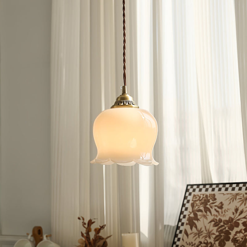 Talblume Pendant Light – Brass & Resin Floral-Inspired Design