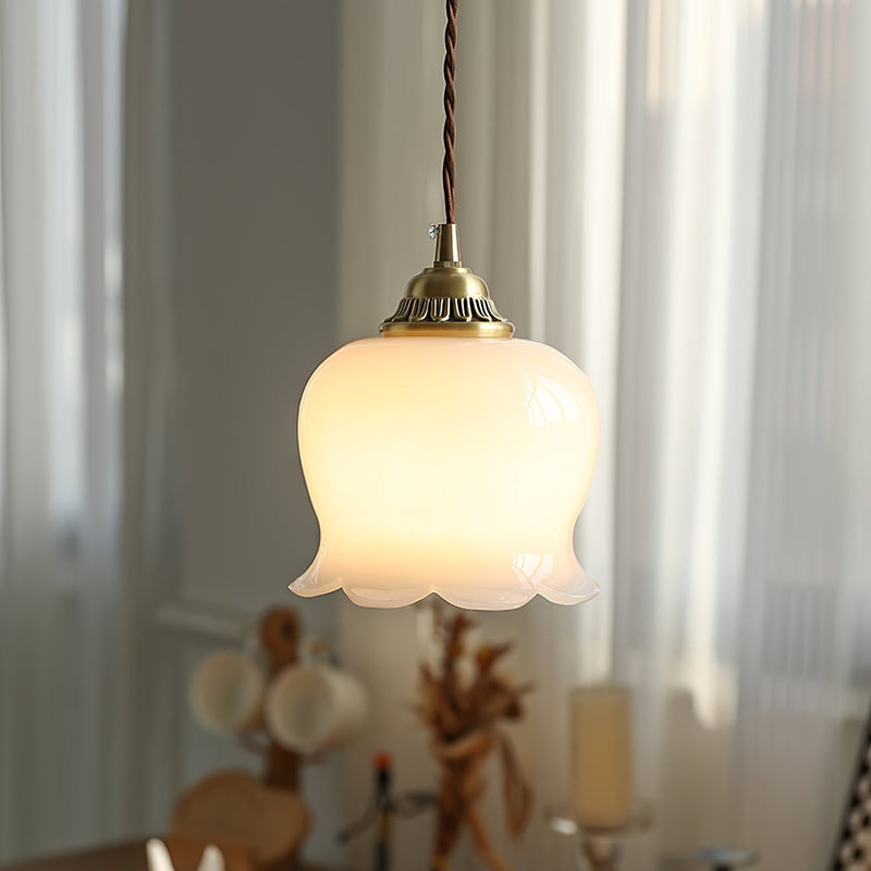 Talblume Pendant Light – Brass & Resin Floral-Inspired Design