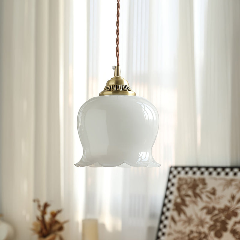 Talblume Pendant Light – Brass & Resin Floral-Inspired Design