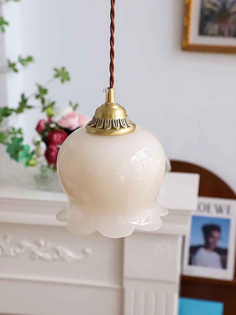 Talblume Pendant Light – Brass & Resin Floral-Inspired Design