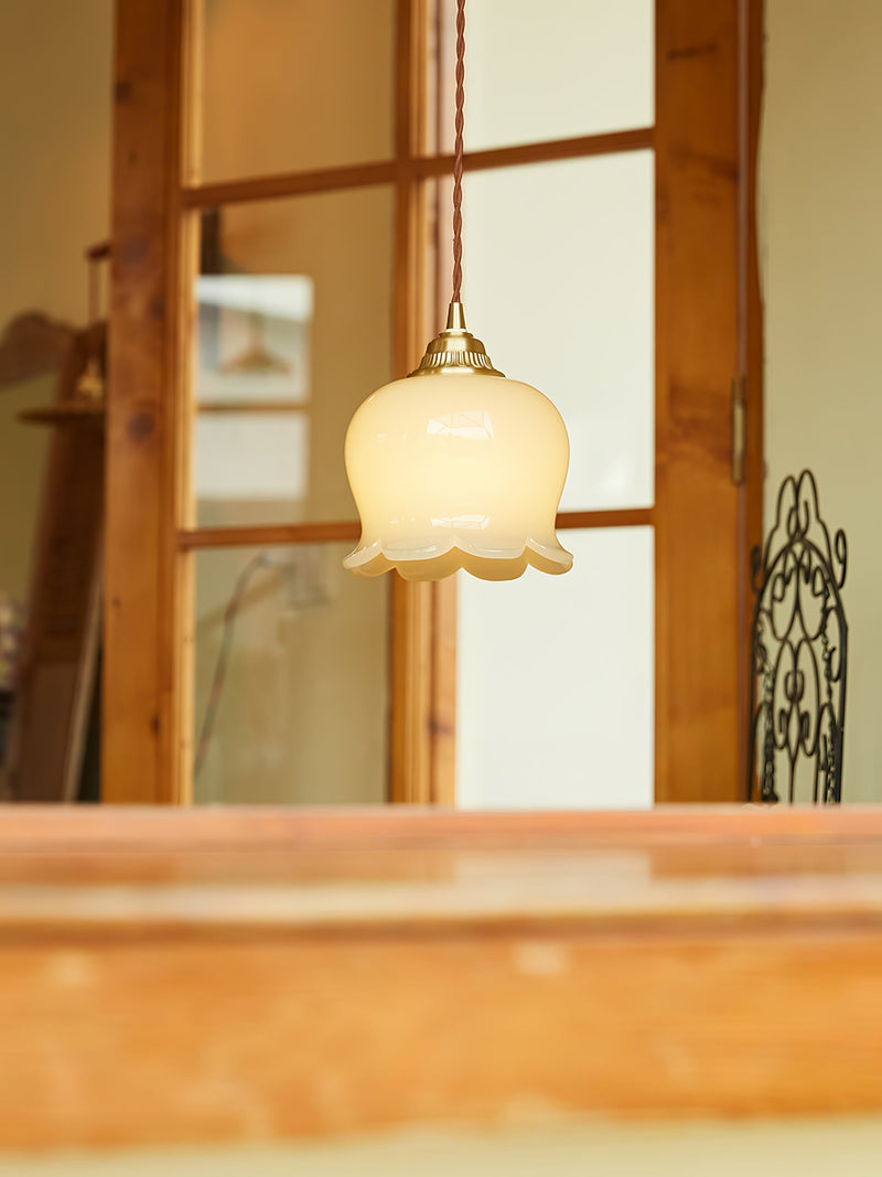 Talblume Pendant Light – Brass & Resin Floral-Inspired Design