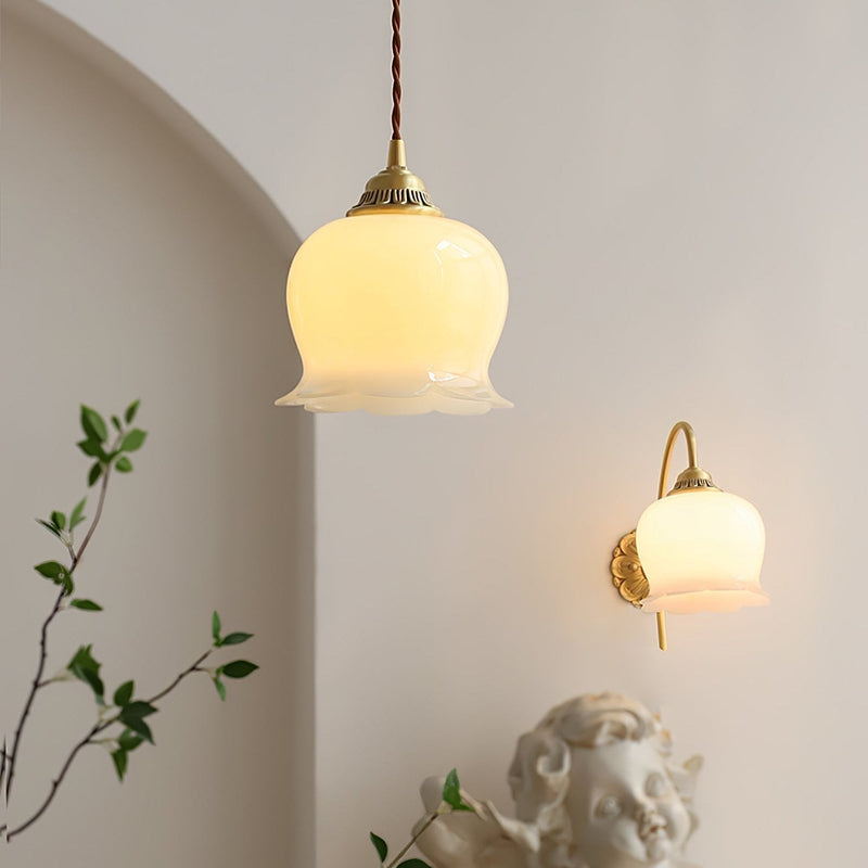 Talblume Pendant Light – Brass & Resin Floral-Inspired Design