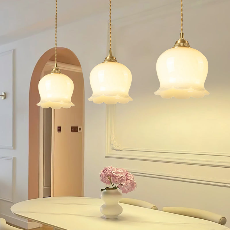 Talblume Pendant Light – Brass & Resin Floral-Inspired Design
