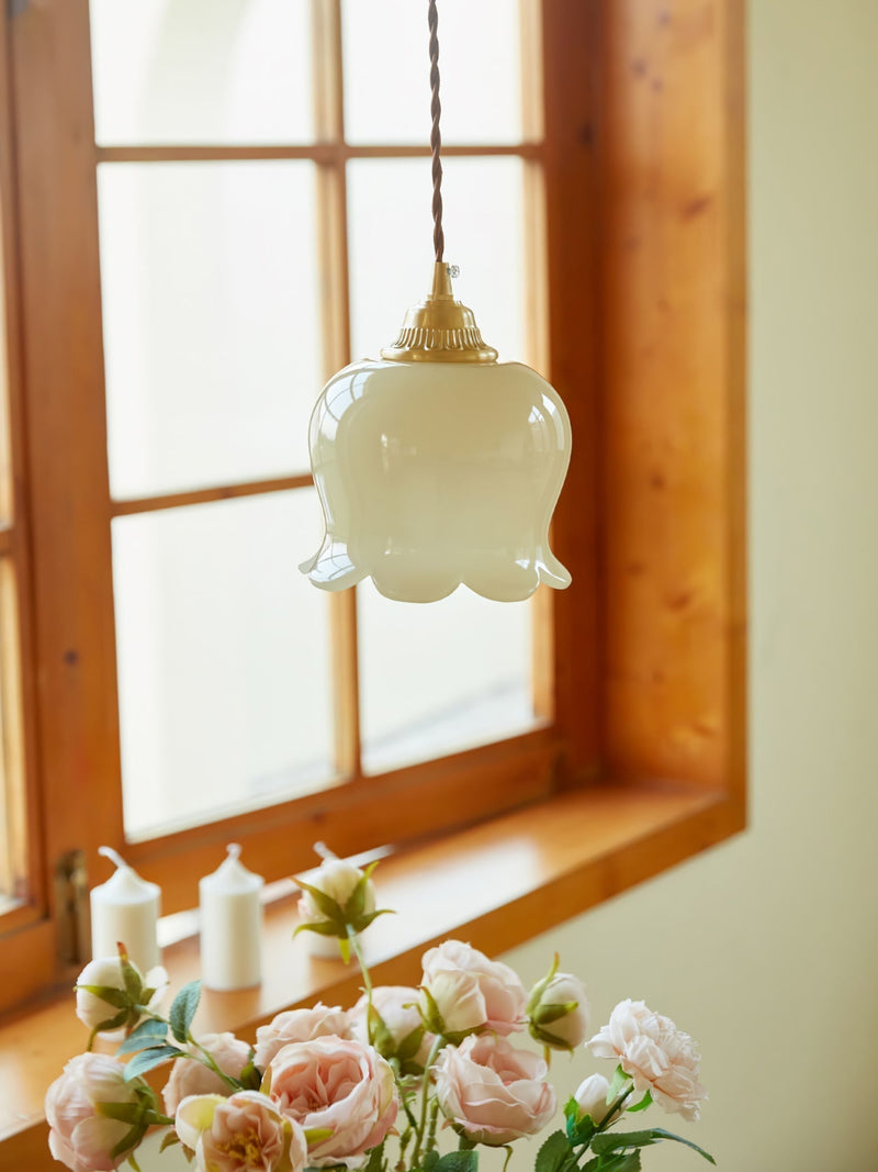 Talblume Pendant Light – Brass & Resin Floral-Inspired Design