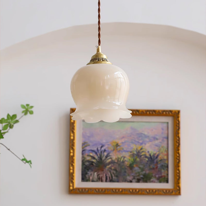 Talblume Pendant Light – Brass & Resin Floral-Inspired Design