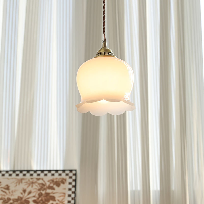 Talblume Pendant Light – Brass & Resin Floral-Inspired Design