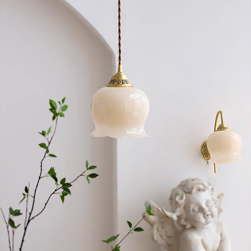Talblume Pendant Light – Brass & Resin Floral-Inspired Design